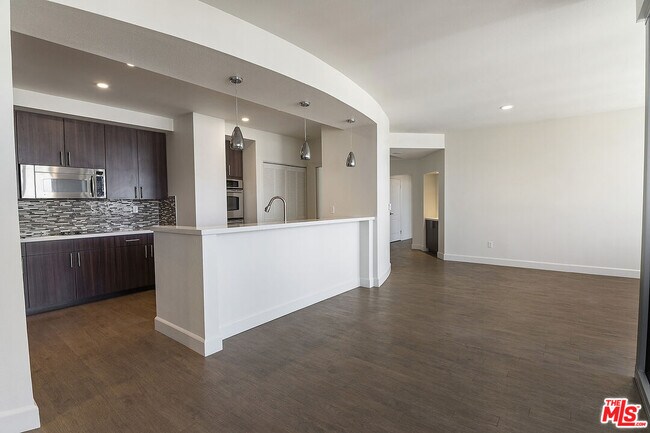 Building Photo - 735 Hauser Blvd