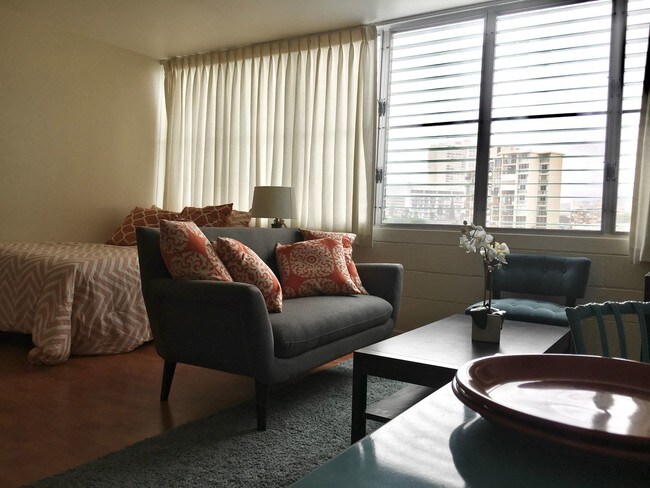 Building Photo - **VIEW FULL AD FOR DETAILS** $995 1ST MONTH RENT SPECIAL | REMODELED! CENTRALIZED LOCATION! GREAT...