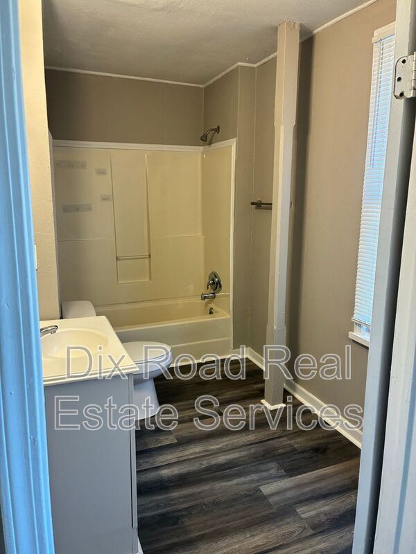 Building Photo - 37-39 E Helena