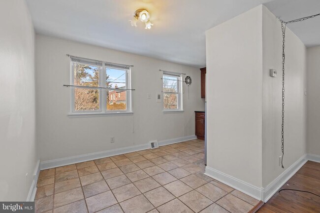 Building Photo - 5448 Hermit Terrace