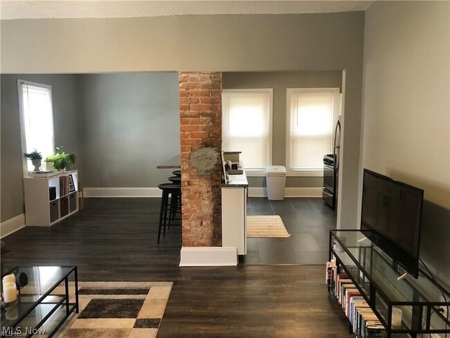 Building Photo - 1387 W 69th St