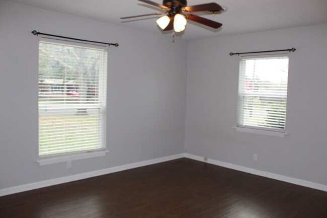 Building Photo - 3 BEDROOM, 2 BATH, NORTH BELTON