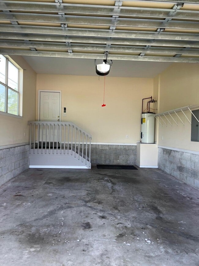 Building Photo - 1147 N Bayshore Dr