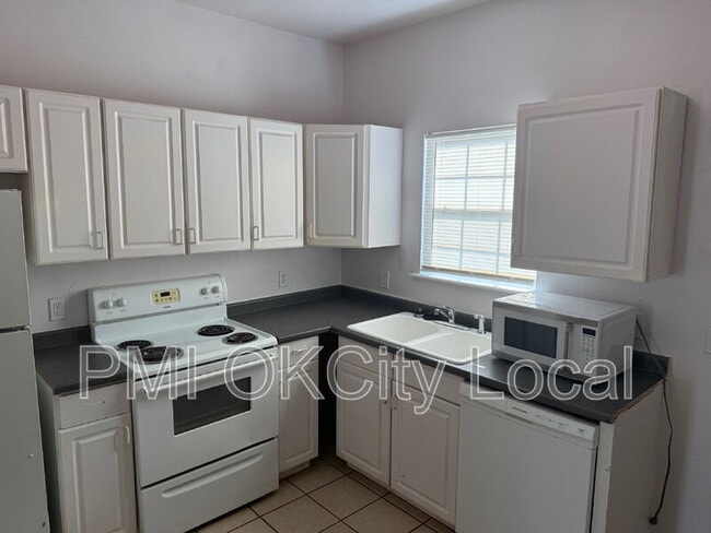 Building Photo - 1021 Shady Creek Cir