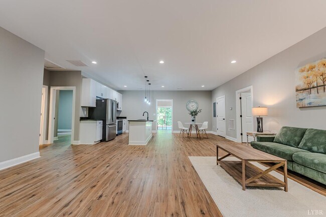 Building Photo - 109 Tosh Ln