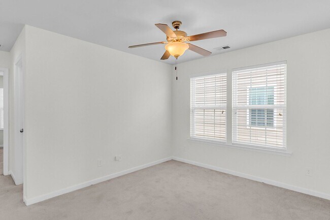 Building Photo - Spacious Summerville Home Near Historic Downtown