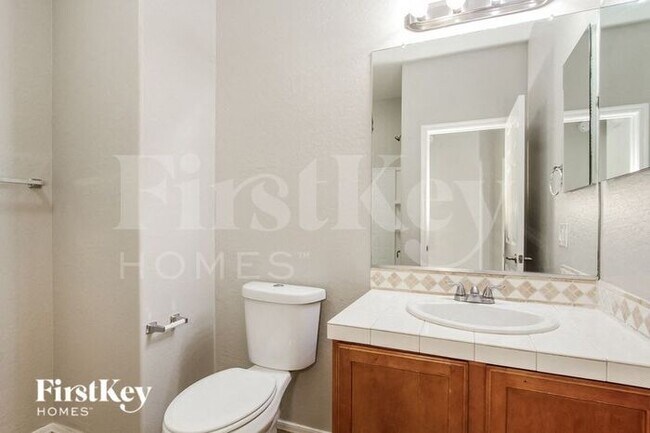 Building Photo - 4417 S 100th Ln