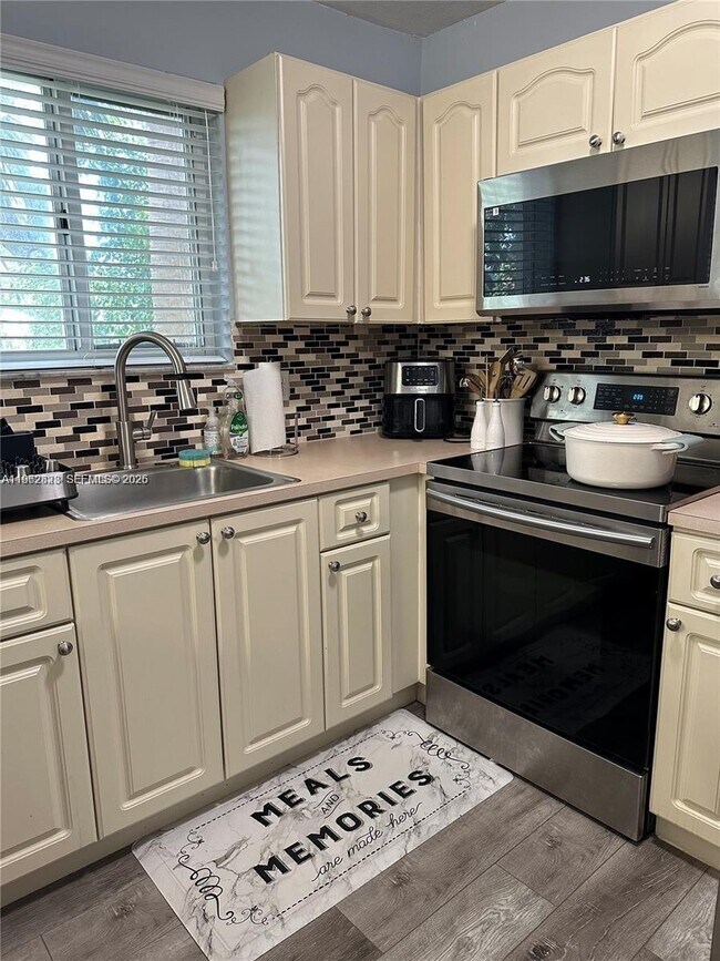 Building Photo - 2298 NW 78th Ave