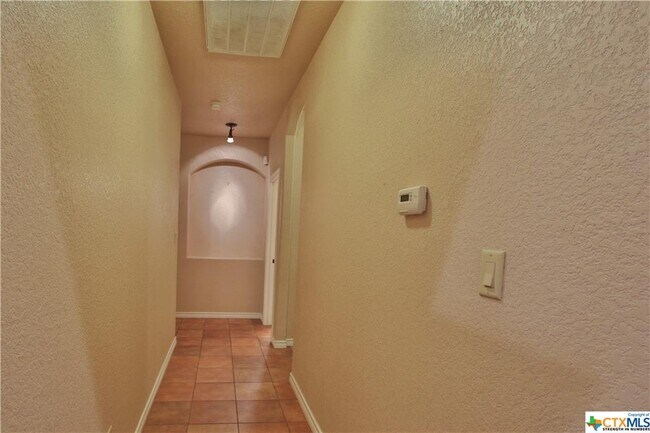 Building Photo - 2623 Kangaroo Ct