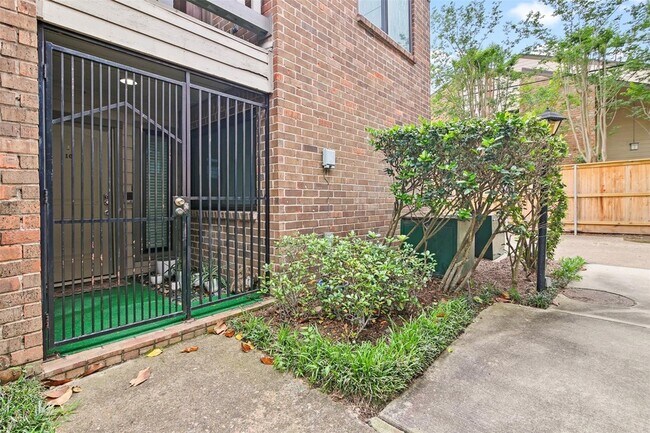 Building Photo - 1114 Augusta Dr