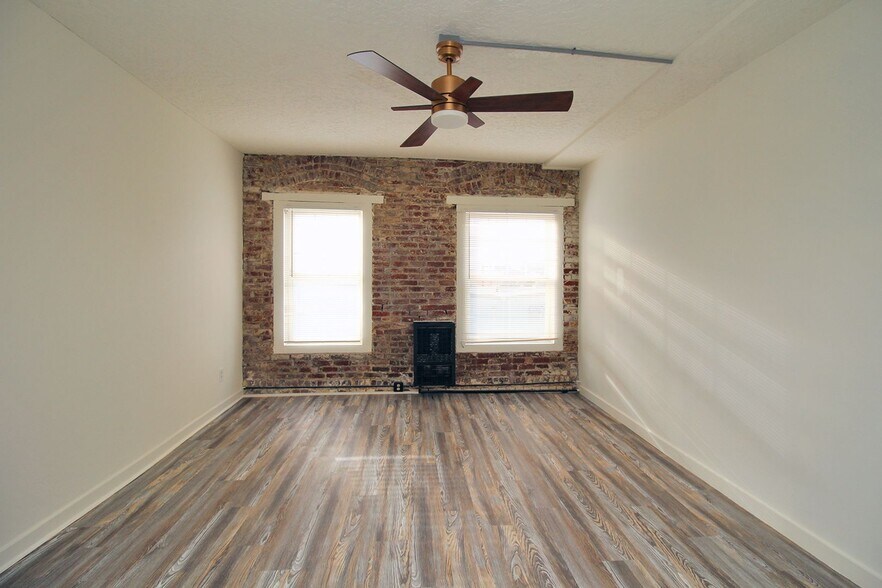 Building Photo - 843 N Knott St