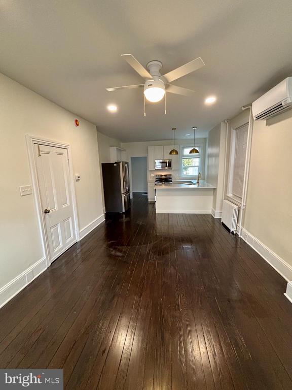 Building Photo - 41 W 5th St