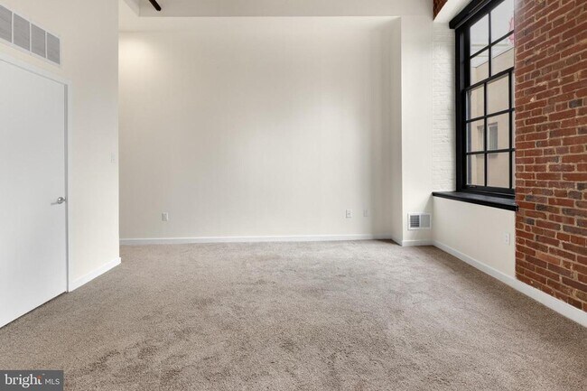 Building Photo - 303 Vine St