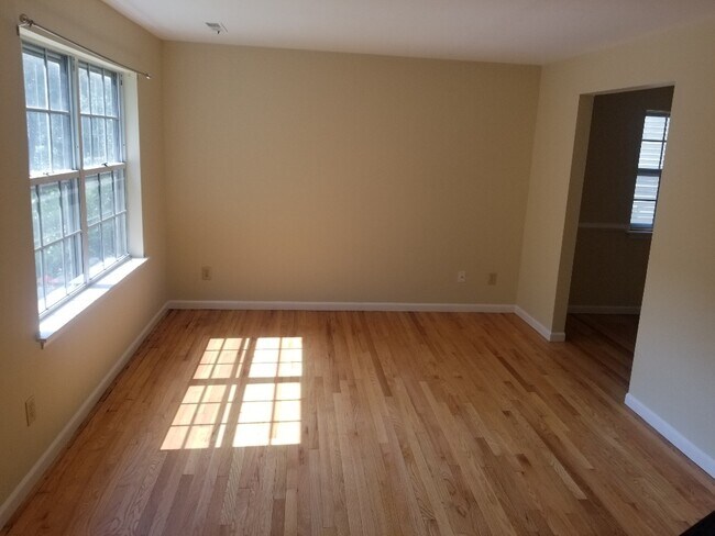 Building Photo - 137 Quince Ln