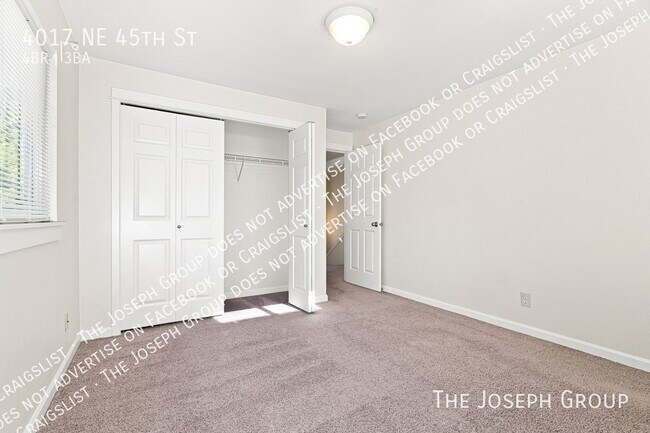 Building Photo - 4017 NE 45th St