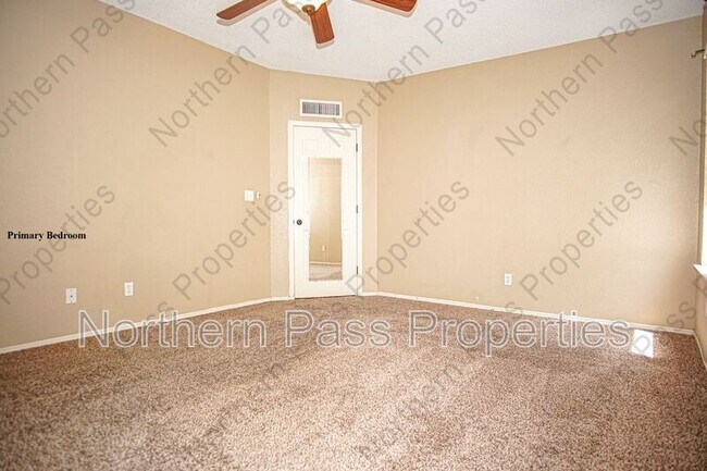 Building Photo - 1316 Desierto Azul Dr