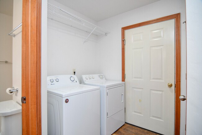 Building Photo - 160 E River Dr