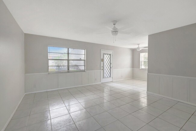 Building Photo - 297 Monaco Way