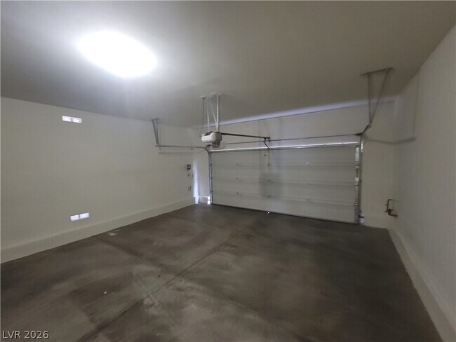 Building Photo - 2409 W Gilmore Ave