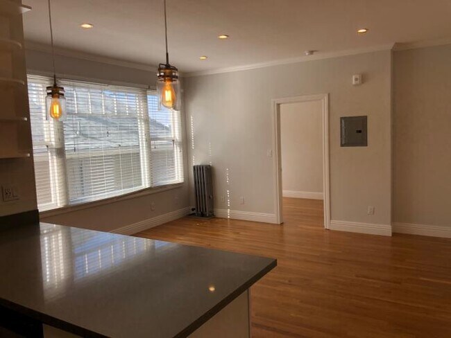 Building Photo - 1 bedroom in Oakland CA 94610