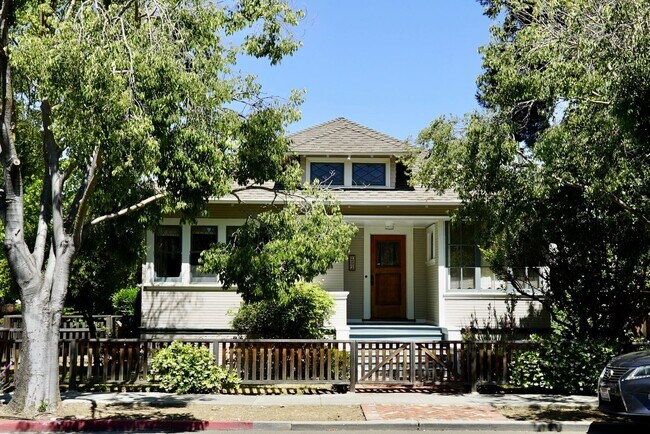Primary Photo - Charming Craftsman Style Home for Rent in ...