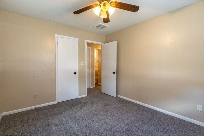 Building Photo - RENT TO OWN – DEL CITY, OK