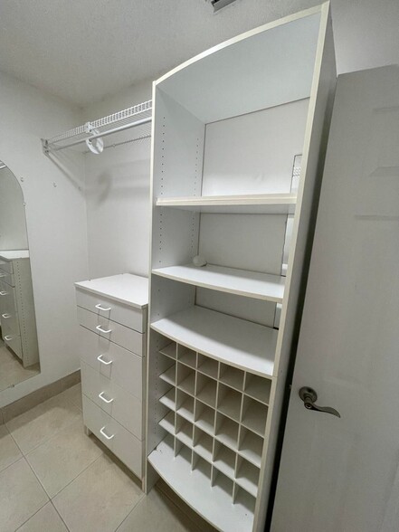 Building Photo - 9173 Tivoli Pl