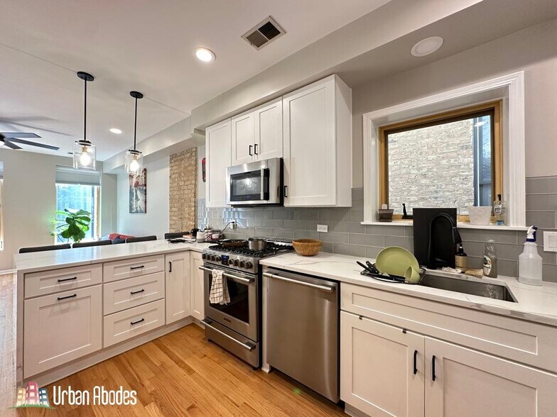 Building Photo - 1424 N Bosworth Ave