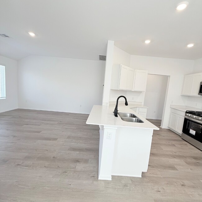 Building Photo - 1917 Rock Elm Dr