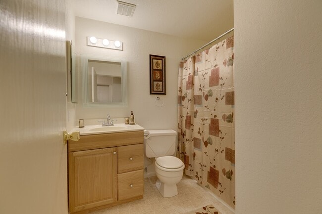 Building Photo - Beautiful 4 bedroom house with large backyard for rent in Sammamish!