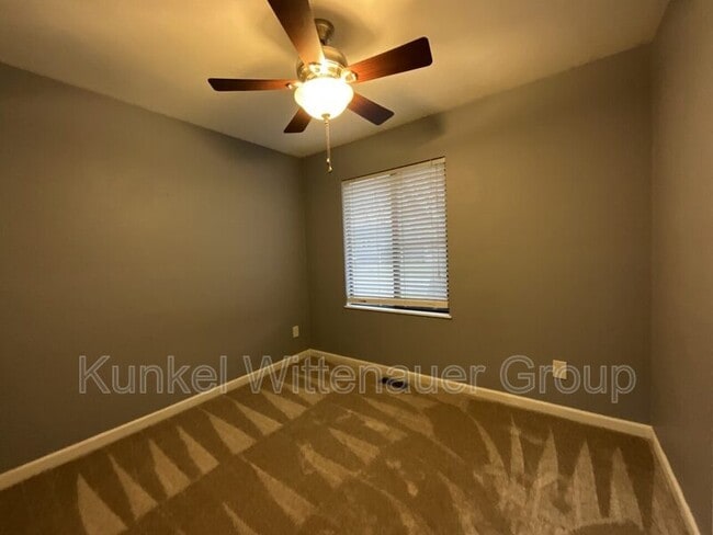 Building Photo - 801 W Nixon Dr