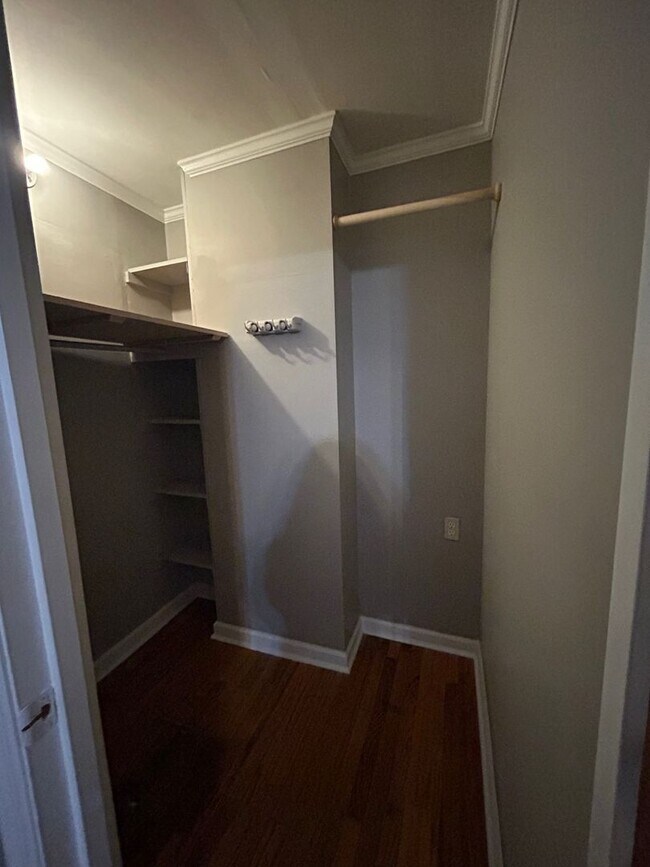 Building Photo - Beautiful updated 4 Bedroom, 3 Bath Ranch ...