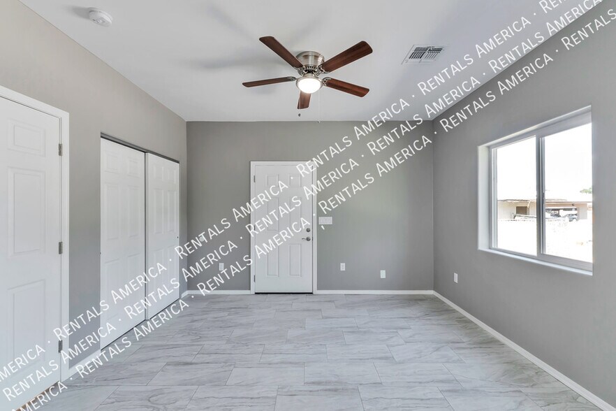 Building Photo - 1625 N Mountain View Ave