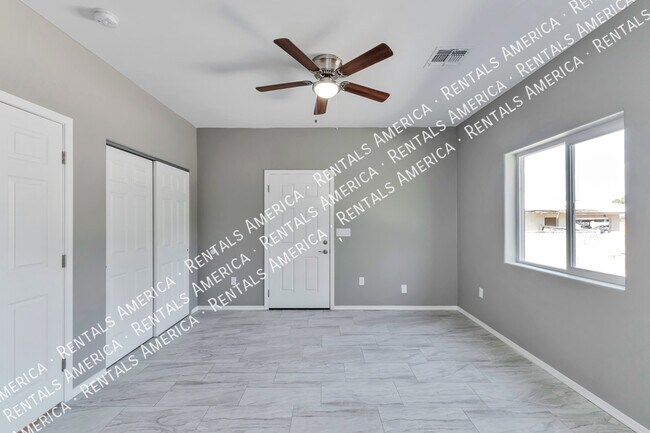 Building Photo - 1625 N Mountain View Ave