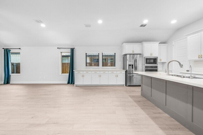 Building Photo - 4119 Hudson St