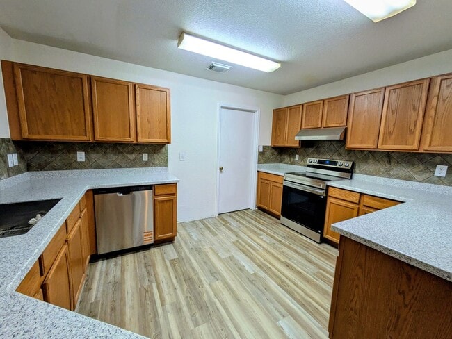 Building Photo - 16216 Ike Ln