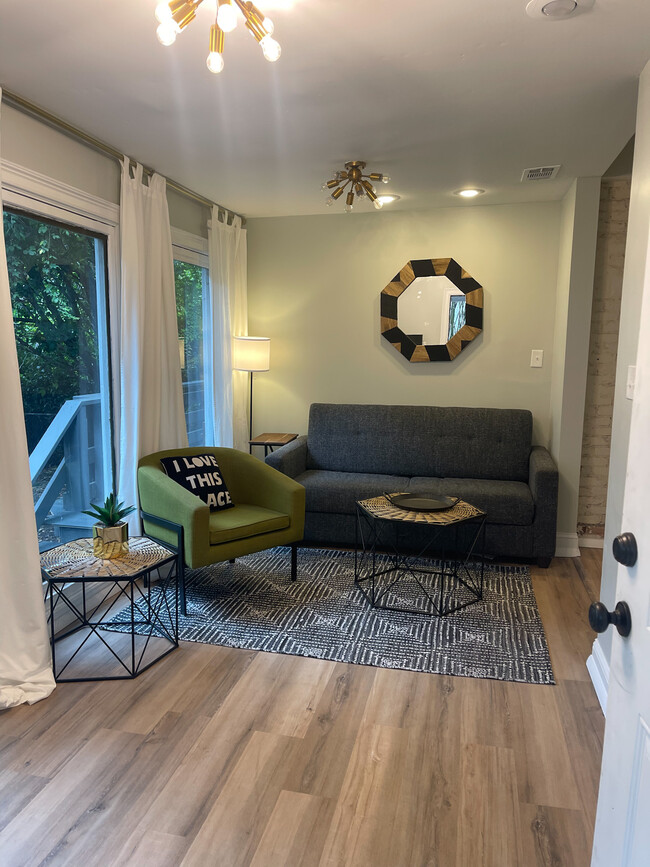 Building Photo - Furnished 2 bed 1 bath on 38th