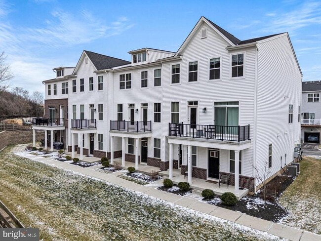 Building Photo - 983 Skylar Ct.