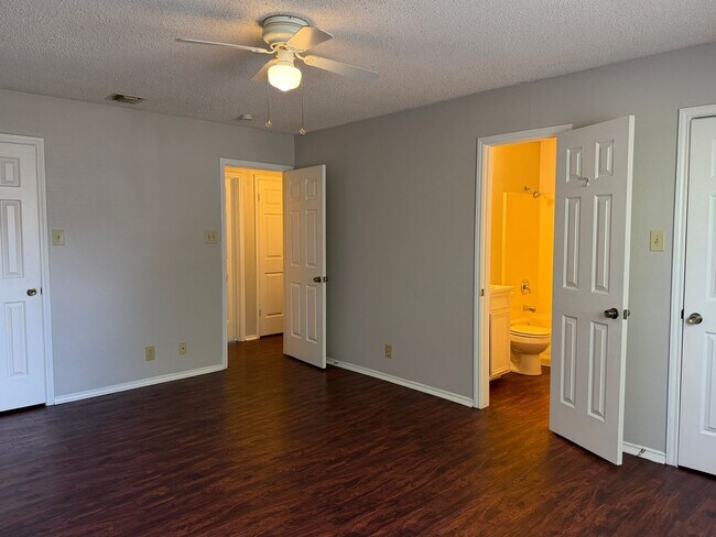 Building Photo - 5203 Village Row