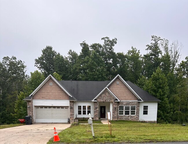 Primary Photo - 176 Doc Stone Rd