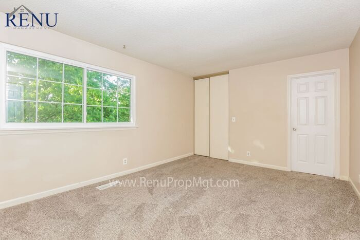 Building Photo - 745 Long Hunter Ct