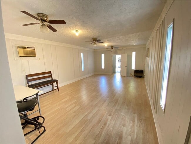Building Photo - 9404 Dulcimer St