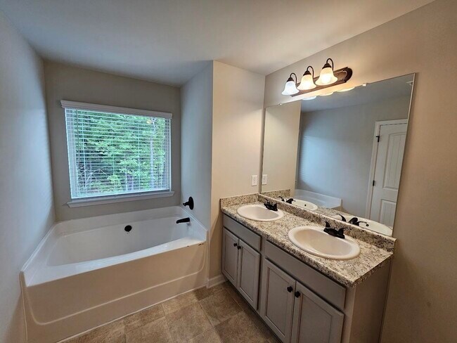 Building Photo - 6060 Oak Bend Ct