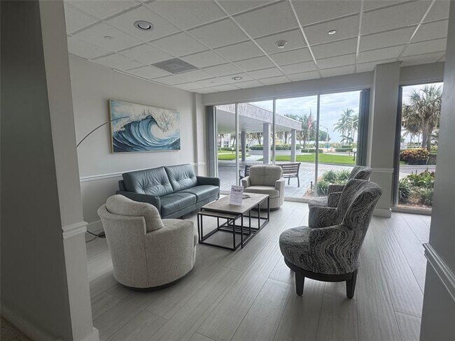 Building Photo - 405 N Ocean Blvd