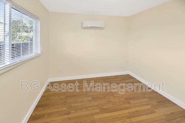 Building Photo - 961 Barkley Ct