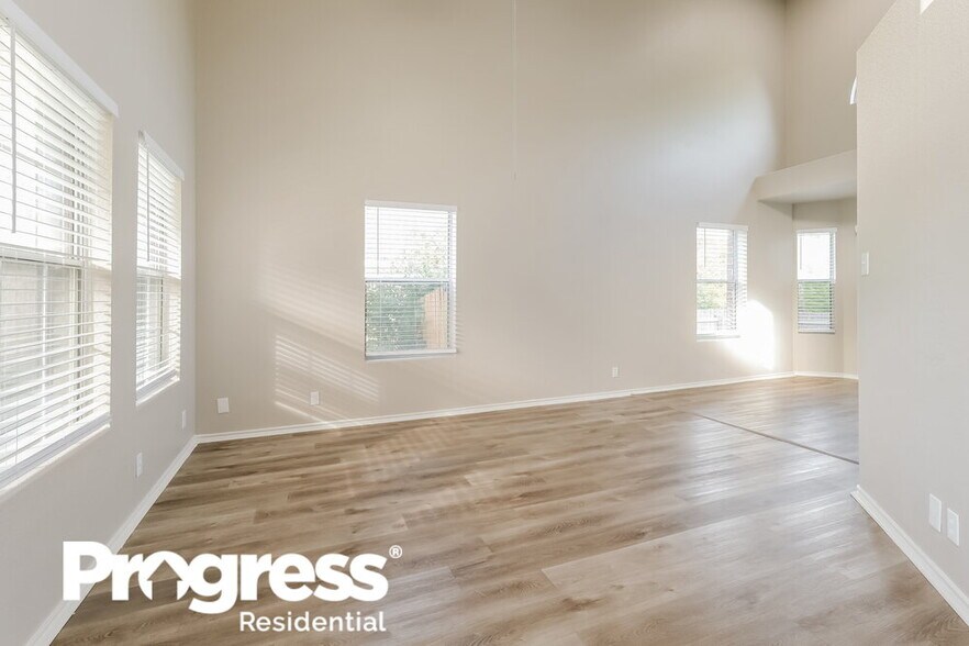 Building Photo - 16706 Shipshaw River Dr