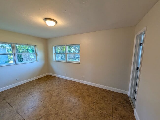 Building Photo - Spacious 3BR Rental with Outdoor Living Space