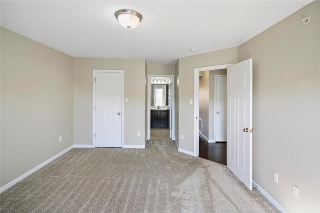 Building Photo - 323 Stonewall Creek Dr