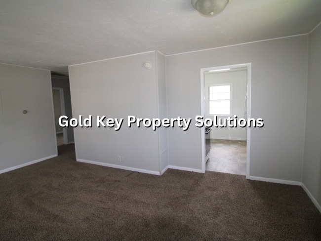 Building Photo - Cute 2 bed 1 bath Home For Rent W/ Detached Garage (SECTION 8 APPROVED)