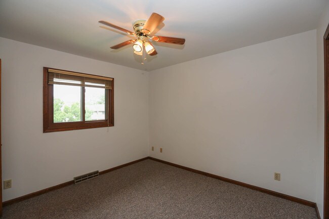 Building Photo - 439 Foxfire Dr